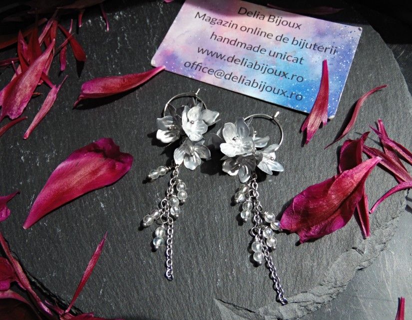Cercei lungi, ușori și spectaculoși, creați pentru iubitoarele de accesorii delicate cu personalitate (cod1440)