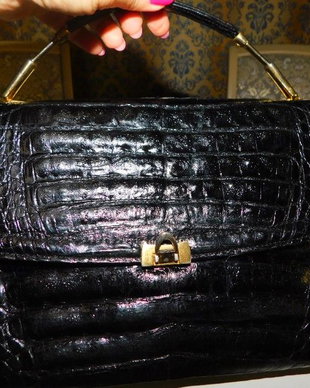 Poseta vintage  Spania,  piele crocodil, usor  lacuita, model  spectaculos