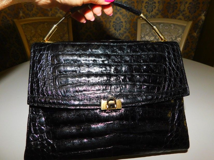 Poseta vintage Spania, piele crocodil, usor lacuita, model spectaculos