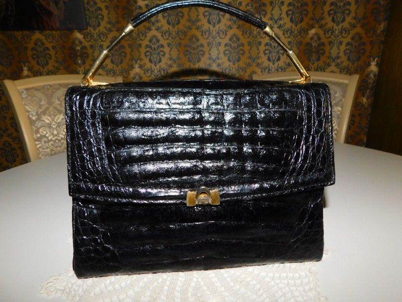 Poseta vintage Spania, piele crocodil, usor lacuita, model spectaculos