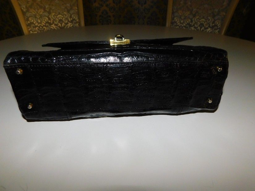 Poseta vintage Spania, piele crocodil, usor lacuita, model spectaculos