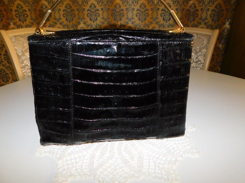 Poseta vintage Spania, piele crocodil, usor lacuita, model spectaculos