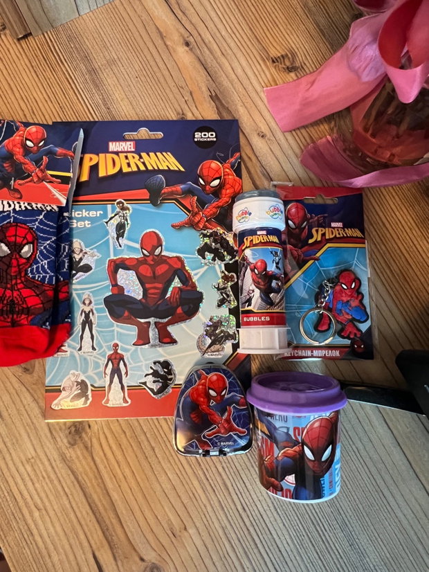 Set cadou Spider-Man GeorginaGrace surpriză pentru micii eroi