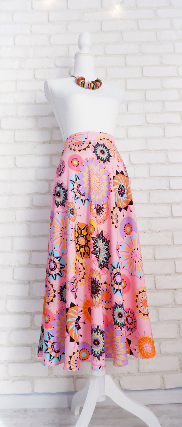 Bluza si Fusta Vaporoase Roz cu Print Multicolor