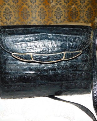 Poseta  vintage piele   crocodil  Spania,  anii 60 - 70, poseta de umar, bareta  reglabila, cadou brosa vintage cu peruzele