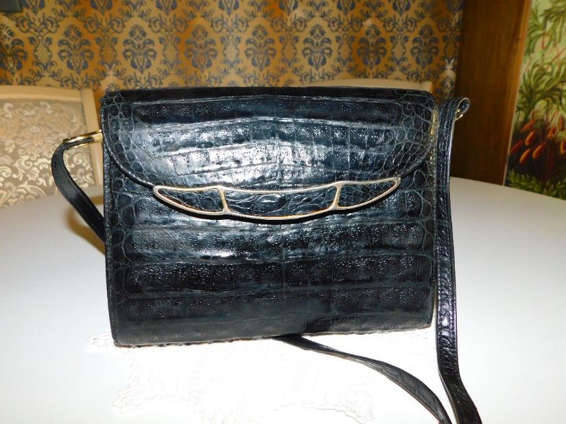 Poseta vintage piele crocodil Spania, anii 60 - 70, poseta de umar, bareta reglabila, cadou brosa vintage cu peruzele