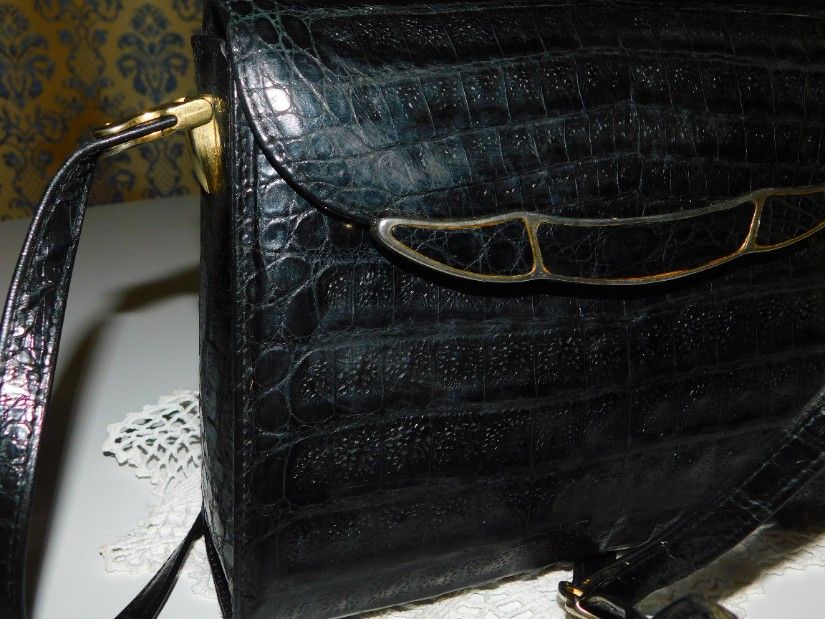 Poseta vintage piele crocodil Spania, anii 60 - 70, poseta de umar, bareta reglabila, cadou brosa vintage cu peruzele