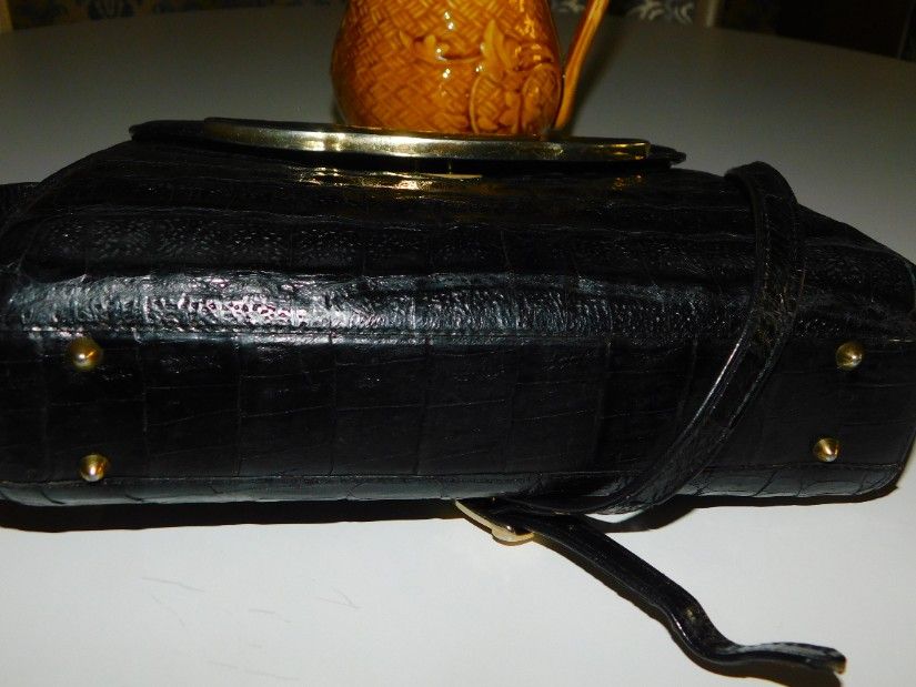 Poseta vintage piele crocodil Spania, anii 60 - 70, poseta de umar, bareta reglabila, cadou brosa vintage cu peruzele