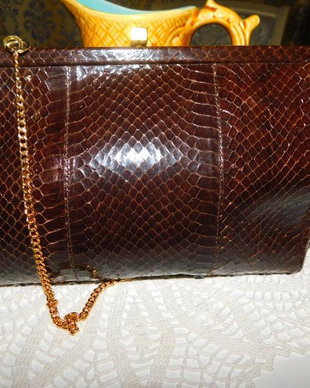 Poseta vintage  piele sarpe, plic sau de umar, lantisor umar foarte elegant.