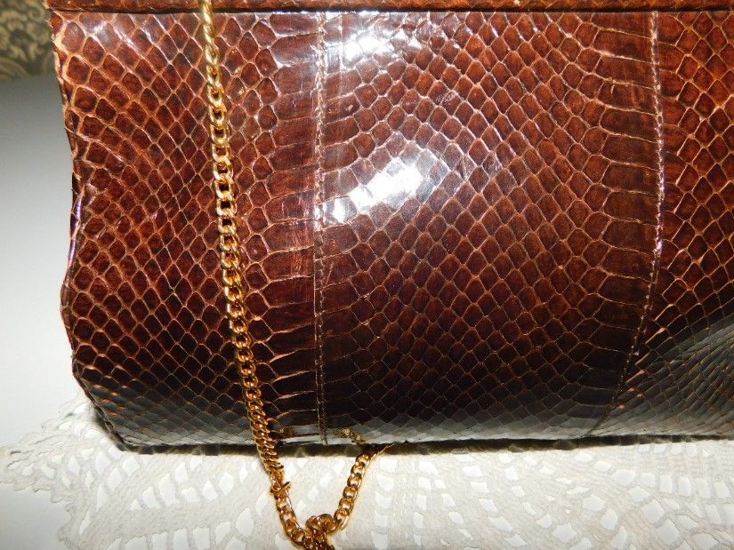 Poseta vintage piele sarpe, plic sau de umar, lantisor umar foarte elegant.