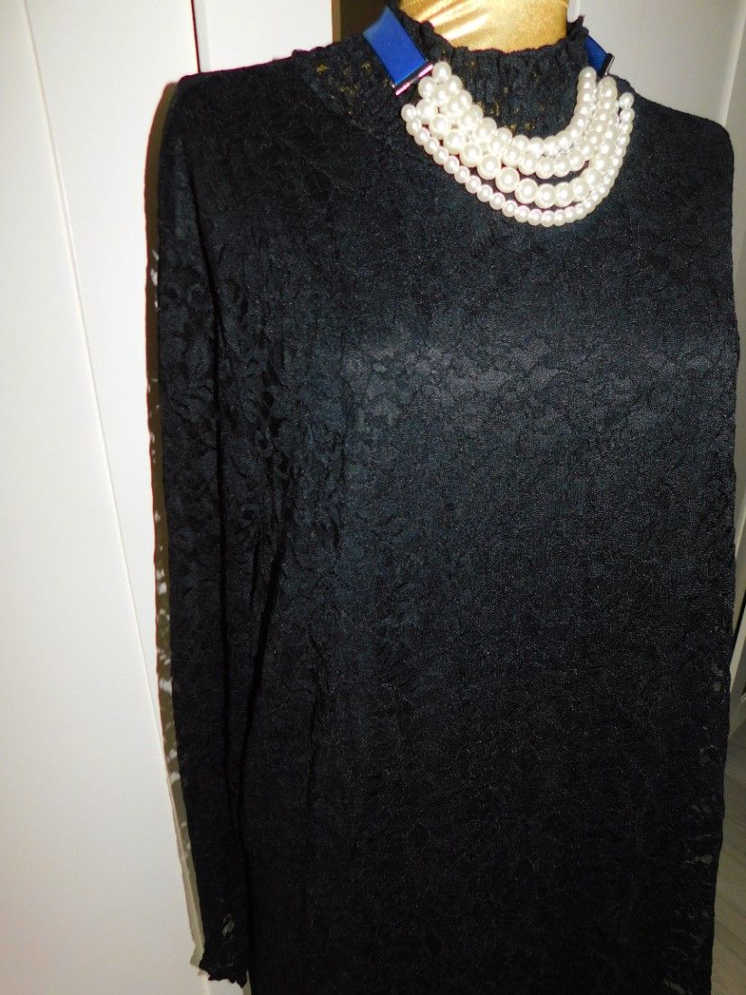 Rochie noua dantela  meagra,   deosebita, captusita