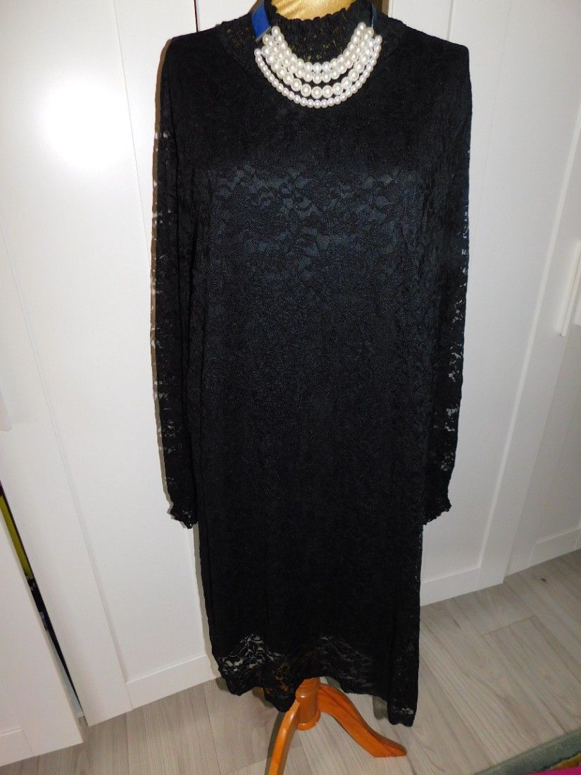 Rochie noua dantela  meagra,   deosebita, captusita