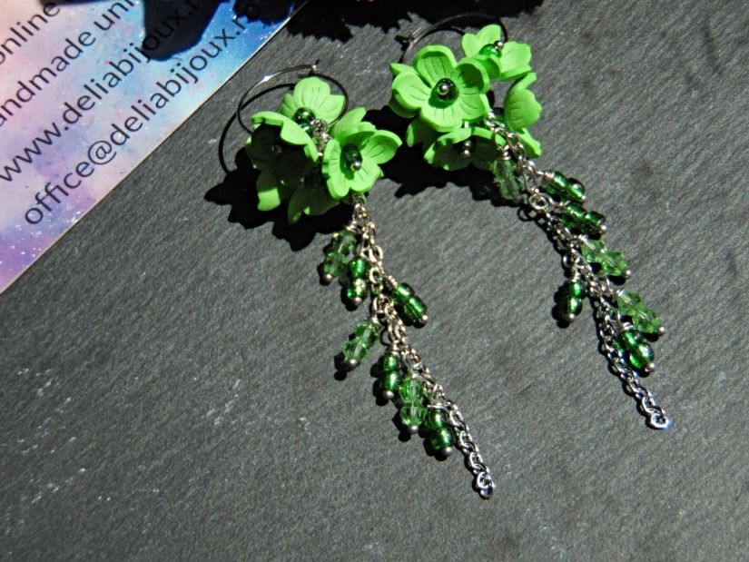 Cercei Lungi Handmade Verde Crud Flori din Foamiran și Cristale, Cadou Femei (cod1443)