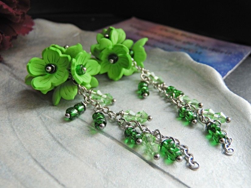 Cercei Lungi Handmade Verde Crud Flori din Foamiran și Cristale, Cadou Femei (cod1443)