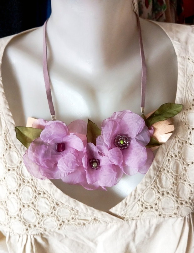 Colier diafan floral lila delicat