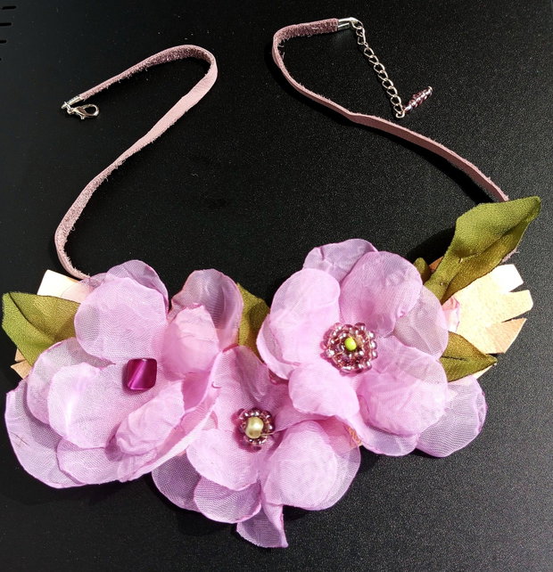 Colier diafan floral lila delicat