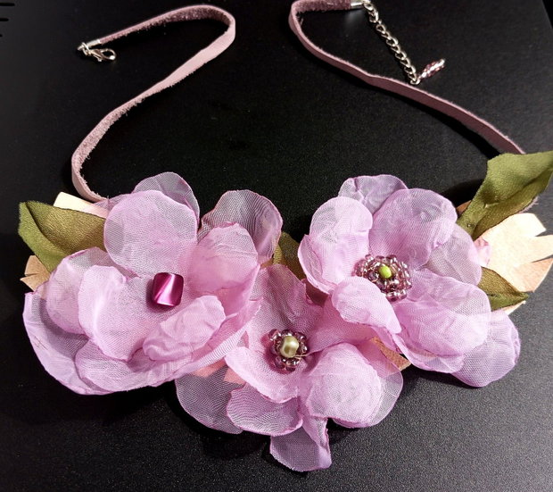 Colier diafan floral lila delicat