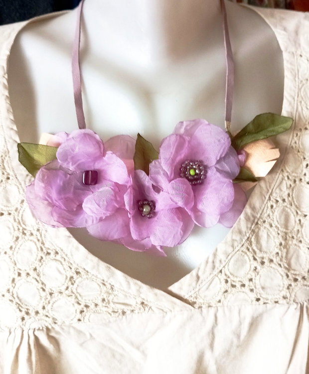 Colier diafan floral lila delicat