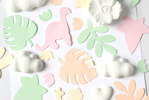 Set 100buc iederă, broscuță, frunze decorative, dinozaur, frunză monstera și urme de dinozaur - carton colorat - Maxi Confetti