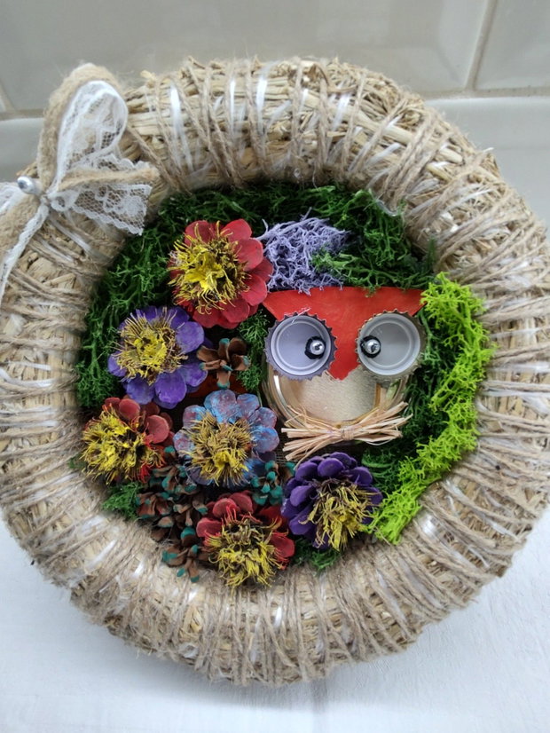 Decor Coroniță , Bufnita din gradina cu flori.
