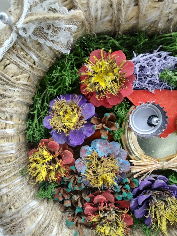 Decor Coroniță , Bufnita din gradina cu flori.