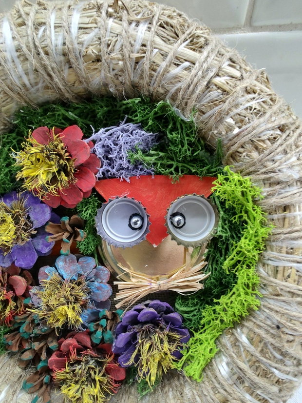 Decor Coroniță , Bufnita din gradina cu flori.