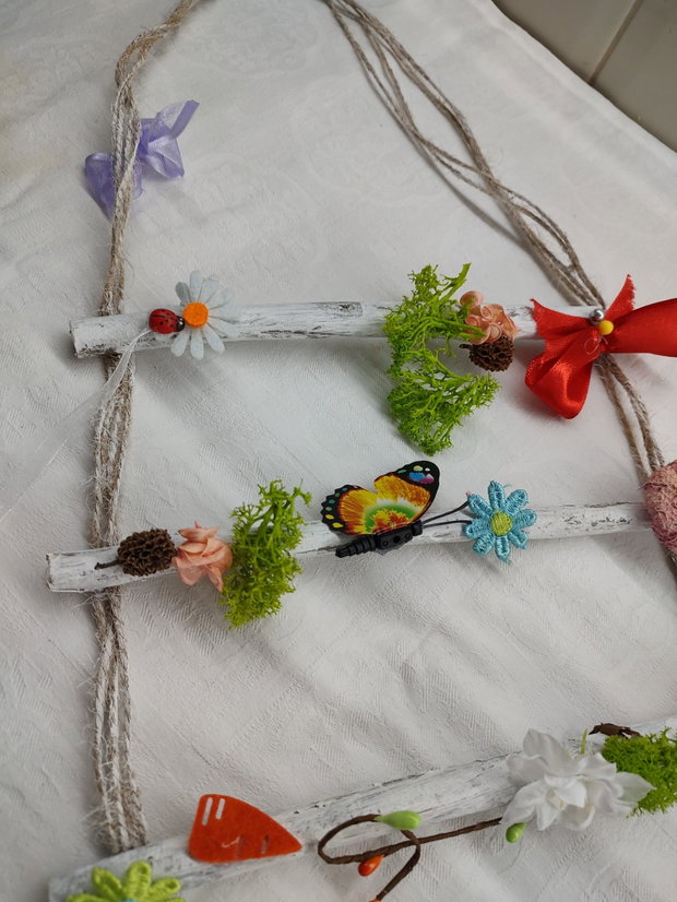 Decor suspendat, Scărița primăverii