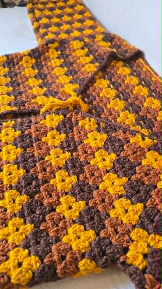 Cardigan croșetat handmade în stil vintage 80s / hippie