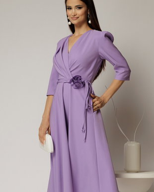 Rochie midi lila din stofa in clos cu floare in talie