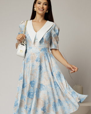 Rochie DY Fashion midi din triplu voal cu imprimeuri albastre bej si guler ascutit si nasturi la maneci