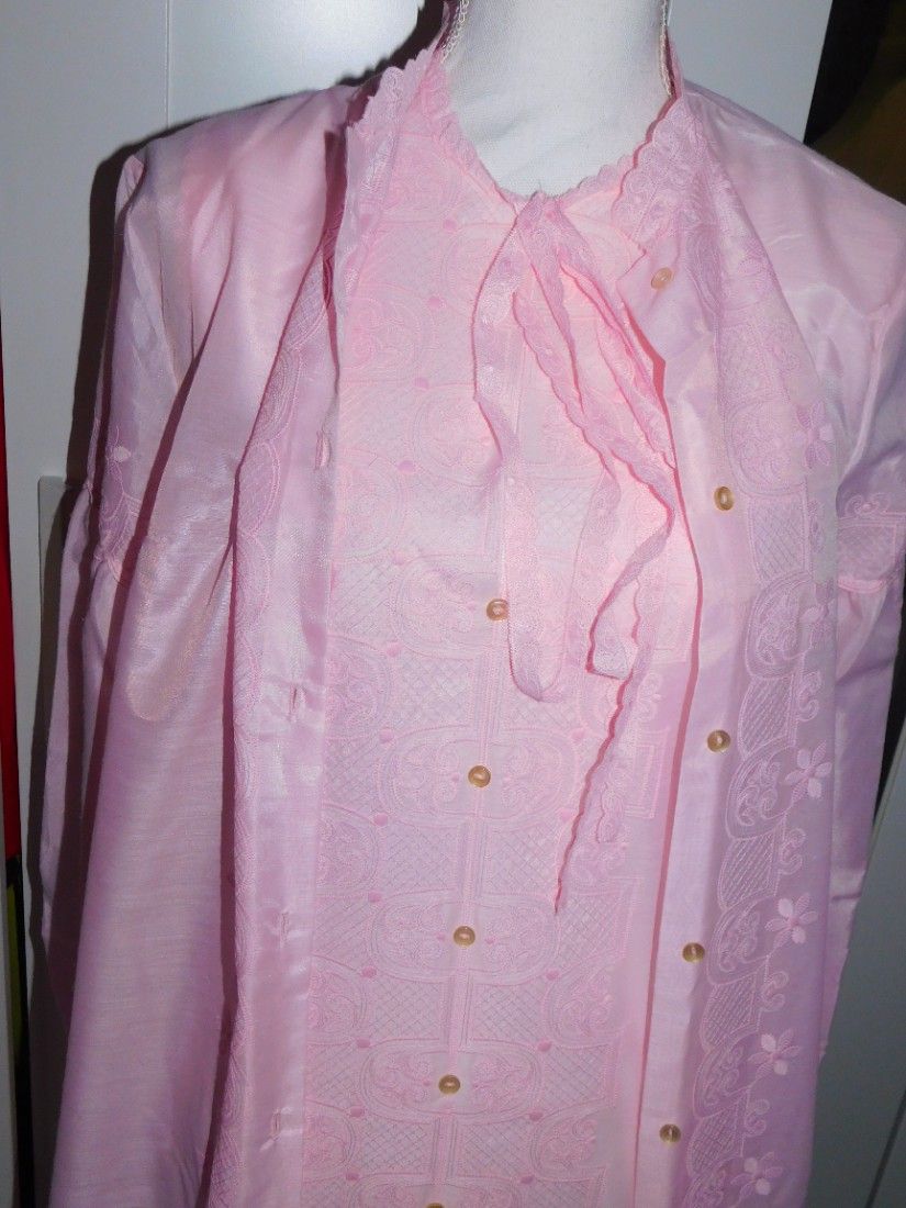 Set deosebit, Austria, nou, camasa noapte si halat, brodate, masura 42 , deosebite