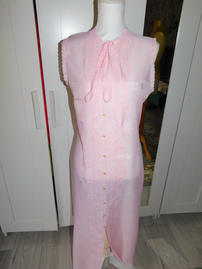 Set deosebit, Austria, nou, camasa noapte si halat, brodate, masura 42 , deosebite