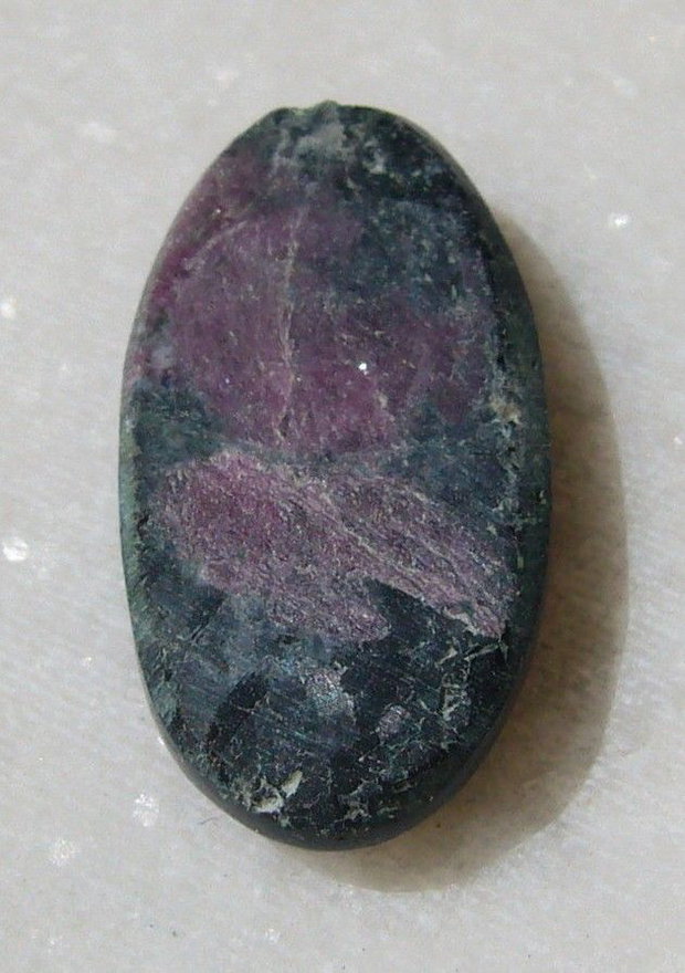 Cabochon ruby zoisite aprox 25x13x4.5 mm
