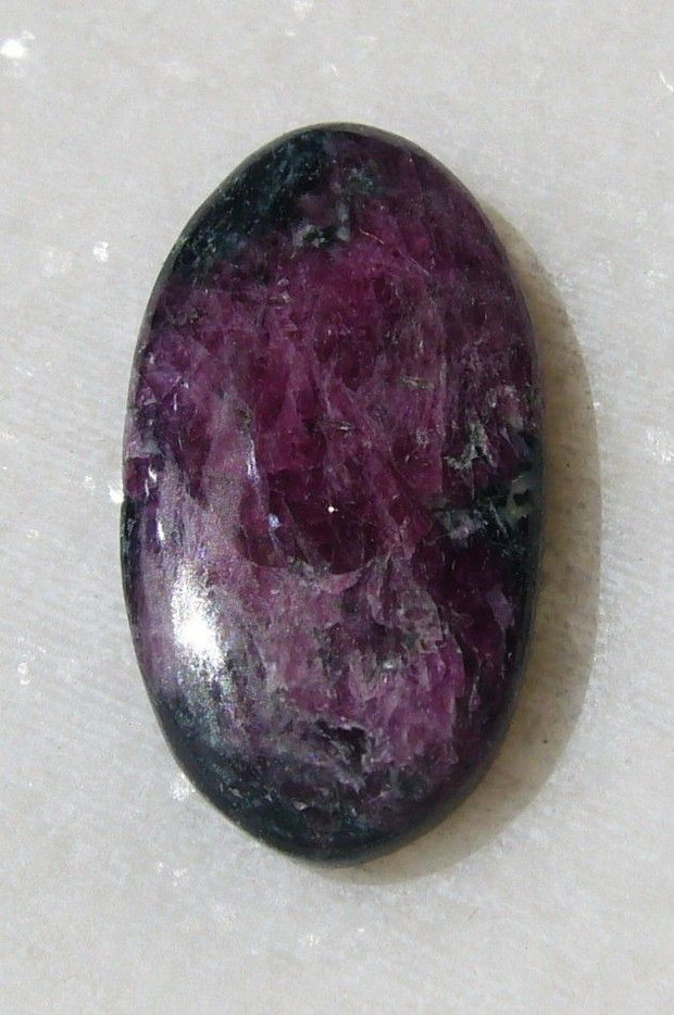 Cabochon ruby zoisite aprox 25x13x4.5 mm