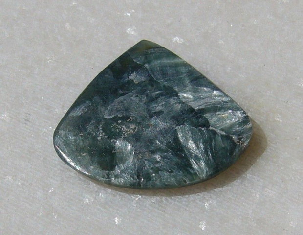 Cabochon serafinit aprox 22x18.5x3 mm