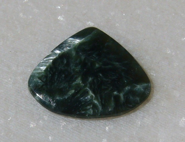 Cabochon serafinit aprox 22x18.5x3 mm