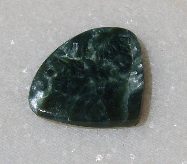 Cabochon serafinit aprox 22x18.5x3 mm