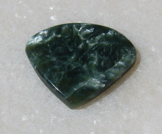 Cabochon serafinit aprox 22x18.5x3 mm