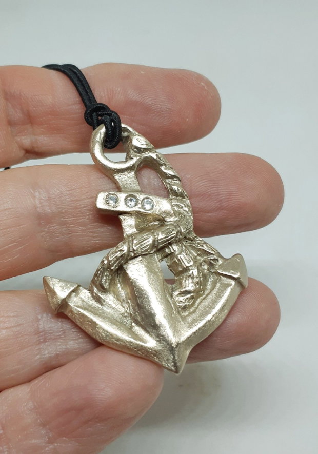 Pandantiv unicat in forma de ancora din bronz cu zirconii