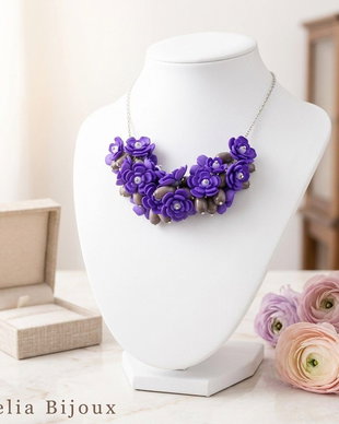 Colier handmade statement cu flori mov - buchet floral pe lanț din inox (cod1387)