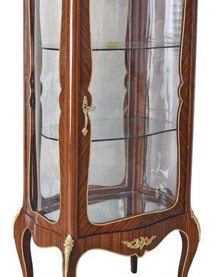 Vitrina baroc din lemn masiv furniruit cu decoratiuni din alama