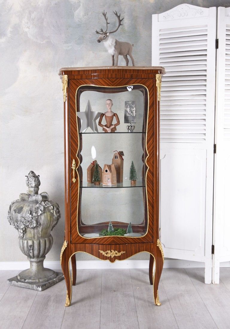 Vitrina baroc din lemn masiv furniruit cu decoratiuni din alama