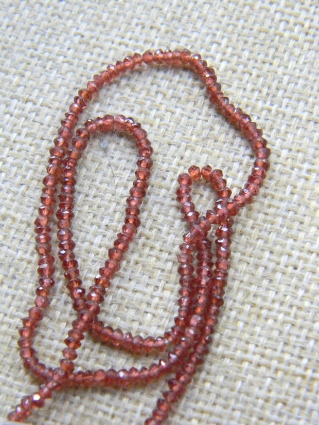 Granat rondele fatetate 3x2 mm (MN14)