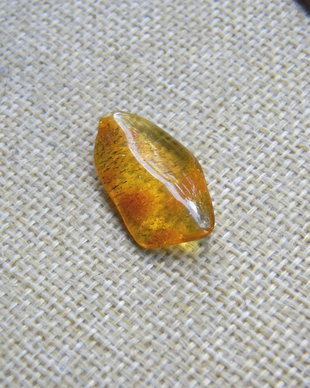 Chihlimbar slefuit (C46)
