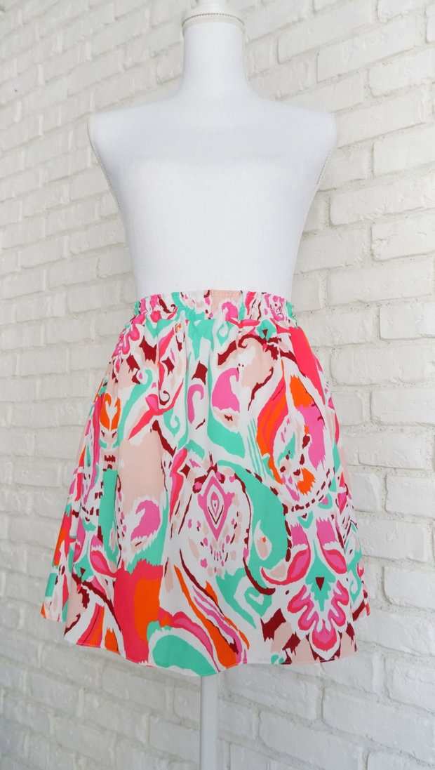 Fusta Vaporoasa Talie Elastica Alba cu Print Multicolor