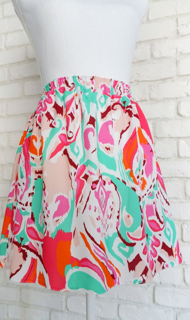 Fusta Vaporoasa Talie Elastica Alba cu Print Multicolor