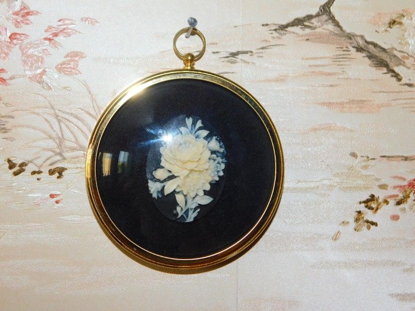 Miniaturi vintage 1975 , Peter Bates,UK, ramă medalion, Colecția Cameo, înrămată în alamă, fabricată în Anglia