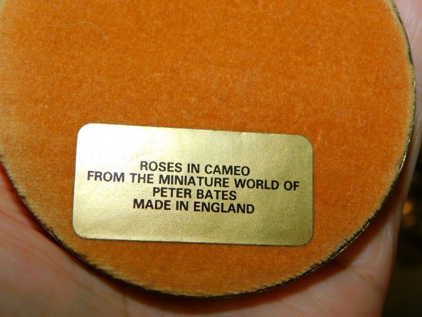 Miniaturi vintage 1975 , Peter Bates,UK, ramă medalion, Colecția Cameo, înrămată în alamă, fabricată în Anglia