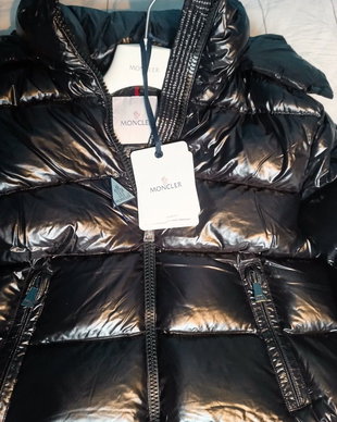 Geacă Moncler.
