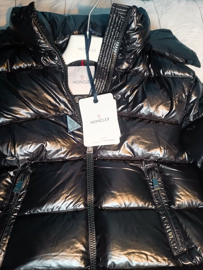 Geacă Moncler.